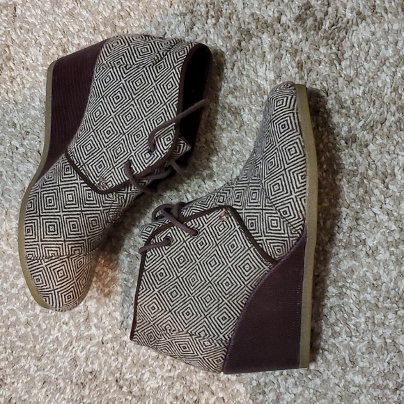 TOMS Brown Wedge Lace Up Bootie - Picture 3 of 8
